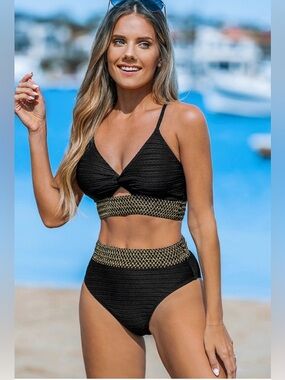 CUPSHE Textured Black Bikini
Bralette & Banded High Waist bottom
